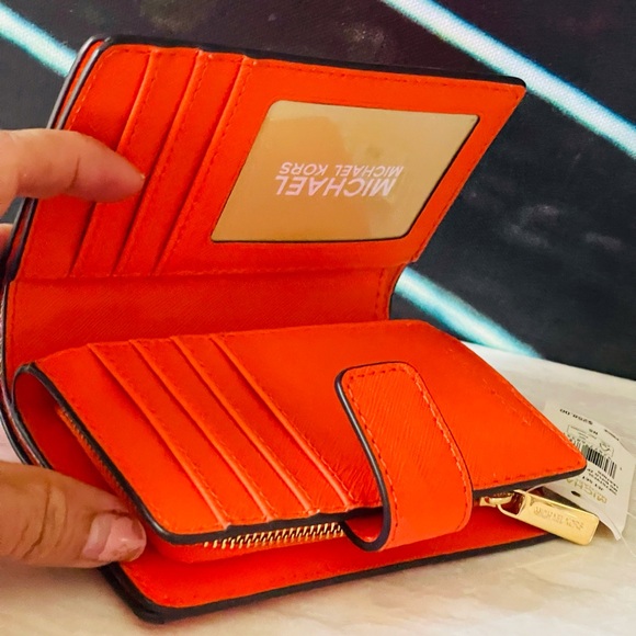 Michael Kors compact wallet - Picture 8 of 9